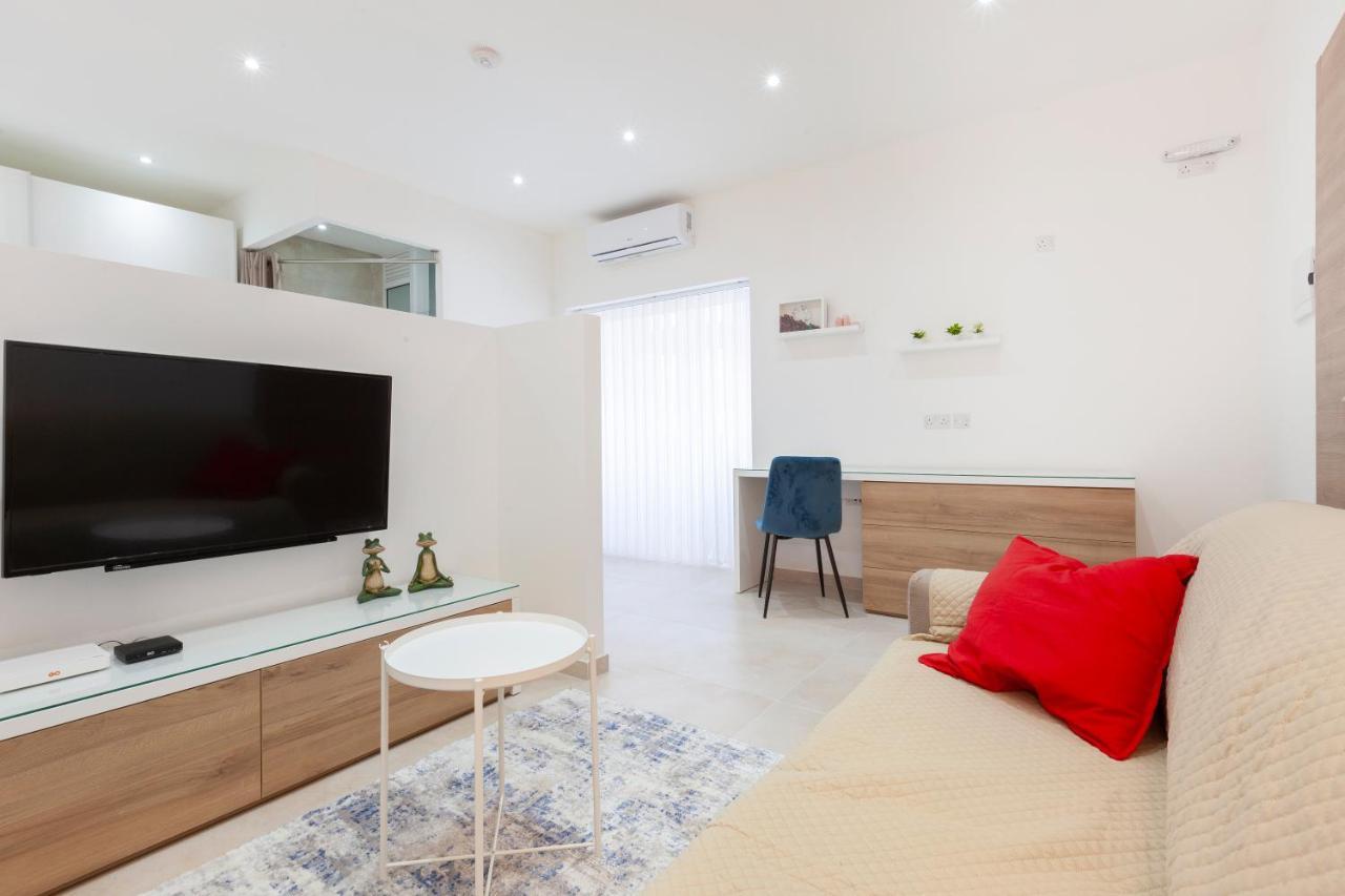 Fl56 - New 3Storey House - Private Entrance & Roof อิล-เฟอร์ยานา ภายนอก รูปภาพ