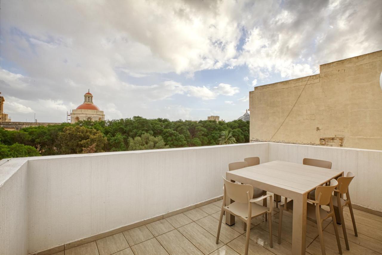 Fl56 - New 3Storey House - Private Entrance & Roof อิล-เฟอร์ยานา ภายนอก รูปภาพ